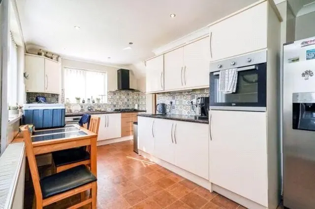 Photo 3 — Ruskin Drive, Armthorpe, Doncaster, South Yorkshire, DN3