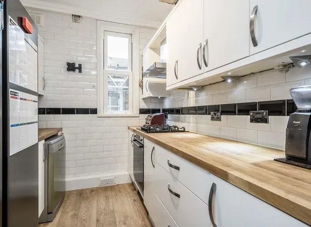 Photo 3 — Chesham Road, Kingston Upon Thames, KT1