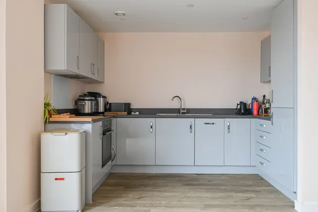 Photo 3 — Flat 29, Fernfield Court, LONDON