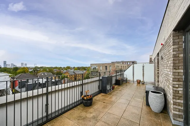 Photo 2 — Flat 29, Fernfield Court, LONDON