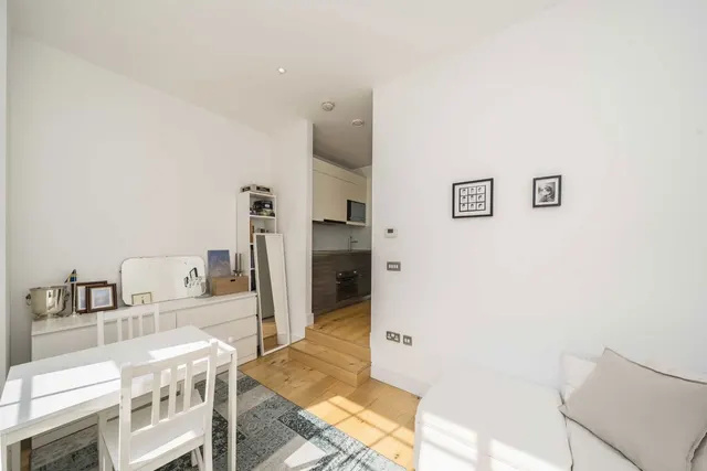 Photo 3 — Clapham Road, Clapham Road