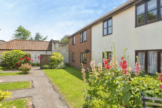 Middleton Court, Wymondham, Norfolk, NR18, photo 1