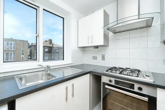Clipper Way, London, SE13, photo 1