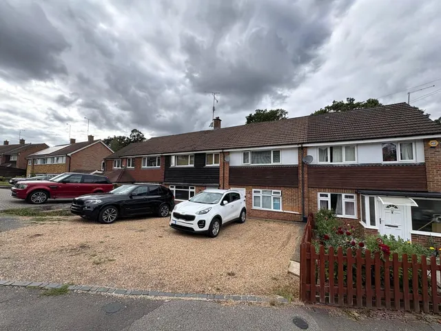 Rowhill Avenue, Aldershot, GU11 3LP, photo 1