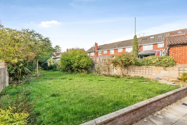 Meadowcroft, Swindon, SN2, photo 3