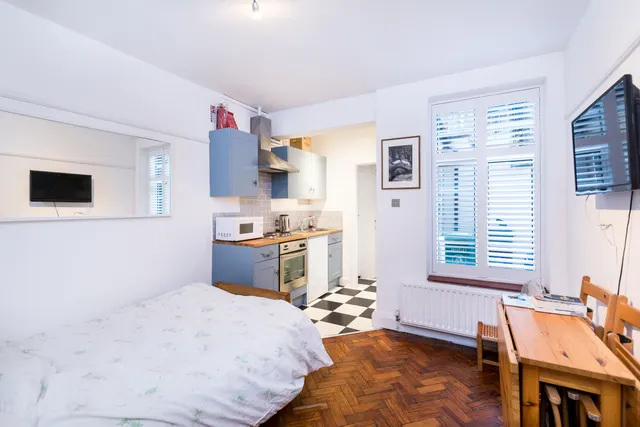 2 Carey Mansions, Rutherford Street, London, photo 1