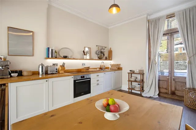 Thirsk Road, London, SW11, photo 3