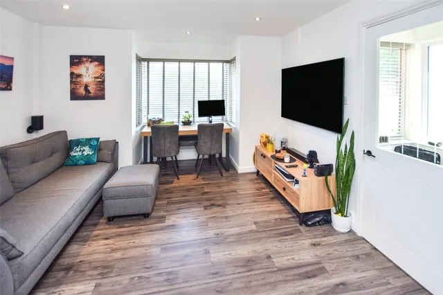 Photo 2 — Lyndsey Close, Farnborough, Hampshire, GU14 9TG