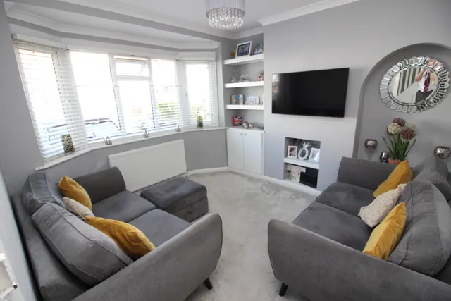 Photo 2 — Buckland Way, WORCESTER PARK, Surrey, Worcester Park, KT48NT