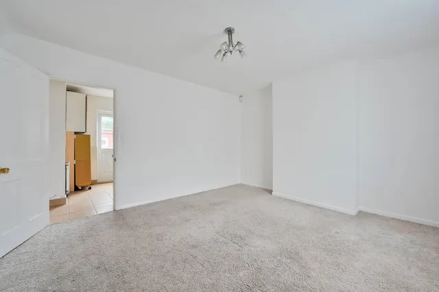 Photo 3 — 8 Midleton Road, New Malden