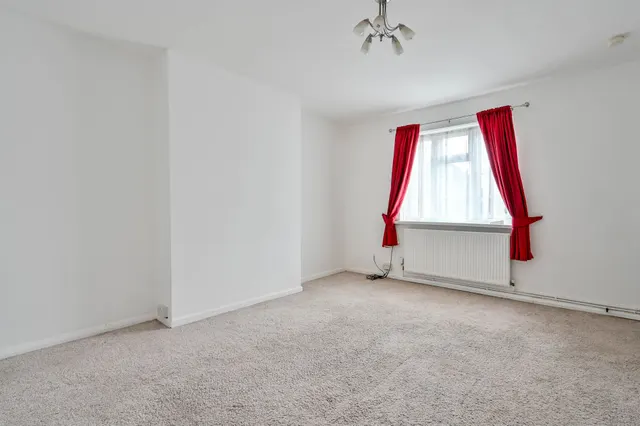 Photo 2 — 8 Midleton Road, New Malden