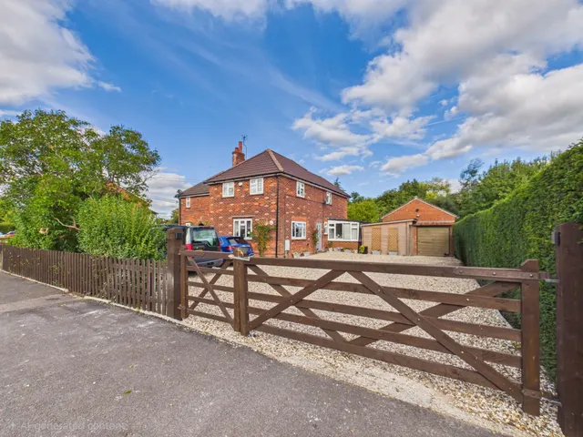 Lane End, Bramley, RG26, photo 1