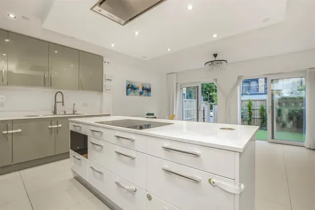 Noel Coward Avenue, Denham