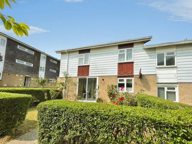 Tintern Close, Basingstoke, Basingstoke, RG24 9HF, photo 1