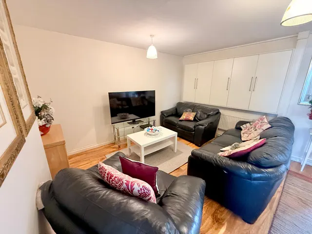 Photo 3 — Salmond Close, Stanmore, HA7