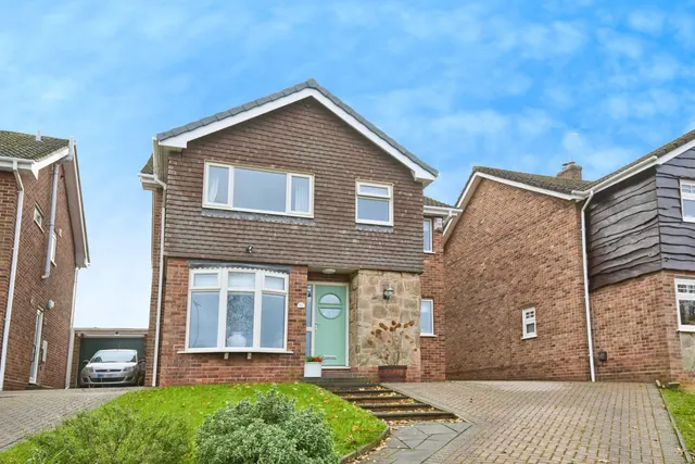 Hillcrest Avenue, Burton-On-Trent, DE15, photo 1