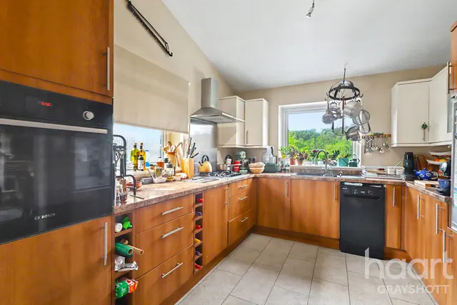 Glen Road, Grayshott, GU26, photo 3