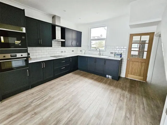 Basildon Road, Abbey Wood, SE2, photo 2