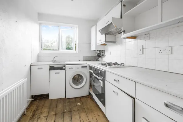 Photo 3 — Fairhaven Court, Warham Road, Surrey