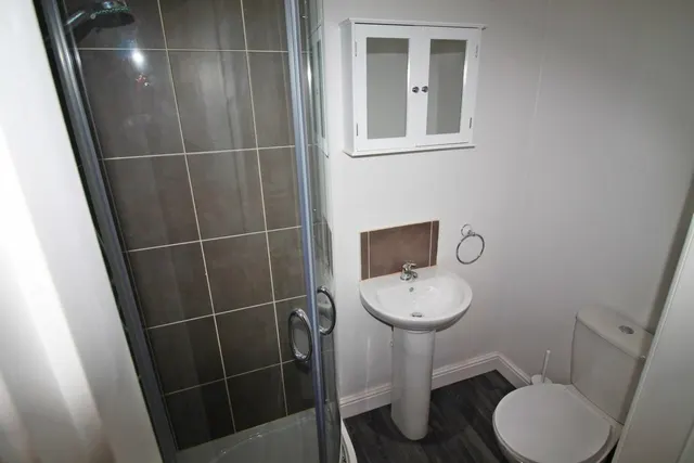 Photo 2 — Room, 18 Waterloo Road, Runcorn