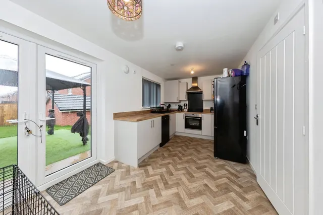 Maes Frondeg, Carmarthen, SA31, photo 3