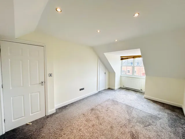 Laburnum Court, Lymm, photo 3
