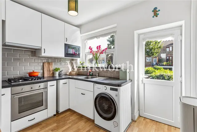 Salisbury Road, London, N4, photo 1