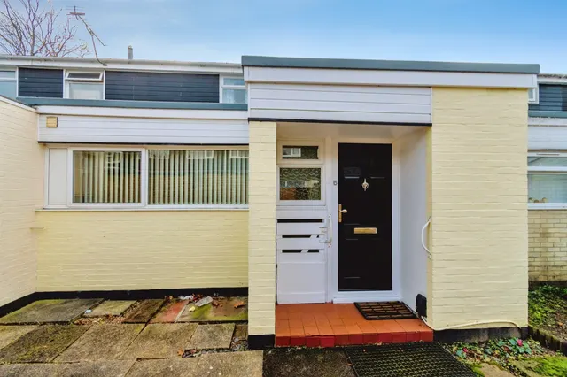 Howards Grove, SOUTHAMPTON, photo 1