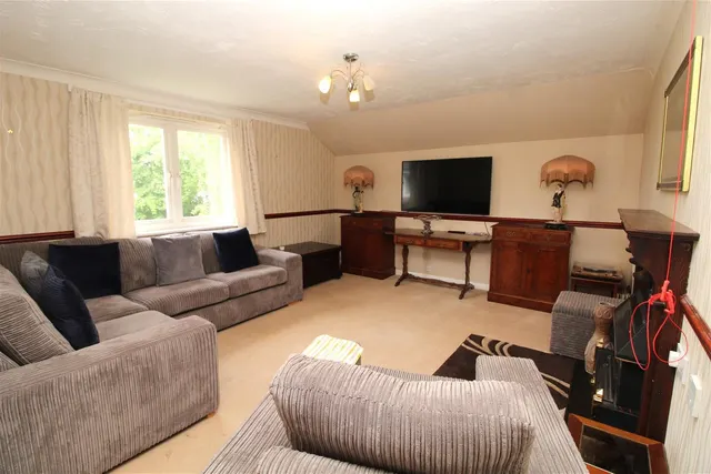 Photo 2 — Darkes Lane, Potters Bar EN6 1DH