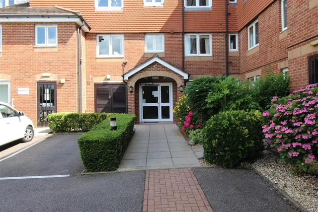 Darkes Lane, Potters Bar EN6 1DH, photo 1