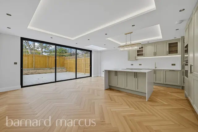 Winston Close, London, SW20, photo 2