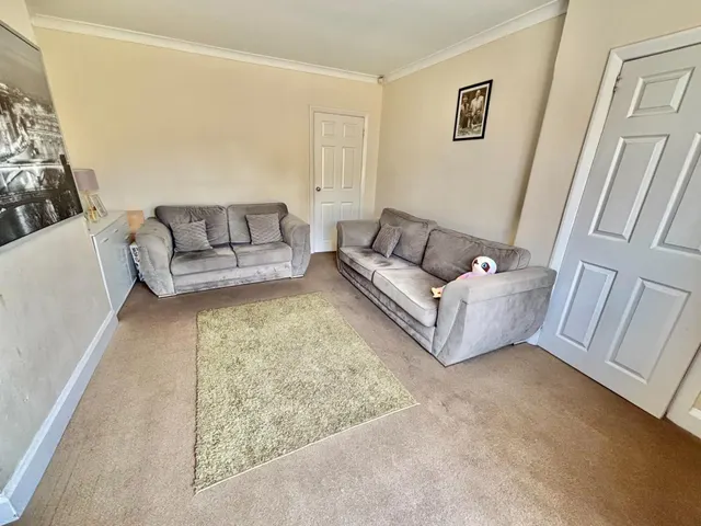 Kirby Avenue, Chadderton, OL9, photo 3