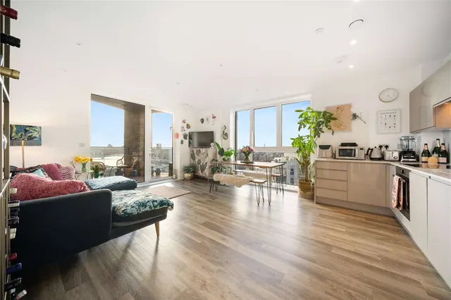 York Road, London, SW11 3GU, photo 1