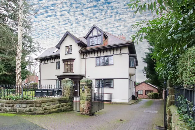 The Avenue, Hale, WA15, photo 1
