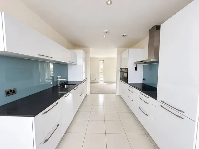 Empire Way, Cardiff, CF11, photo 2