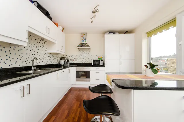 Photo 2 — 16 Ashcombe House, 7a Elm Grove, London