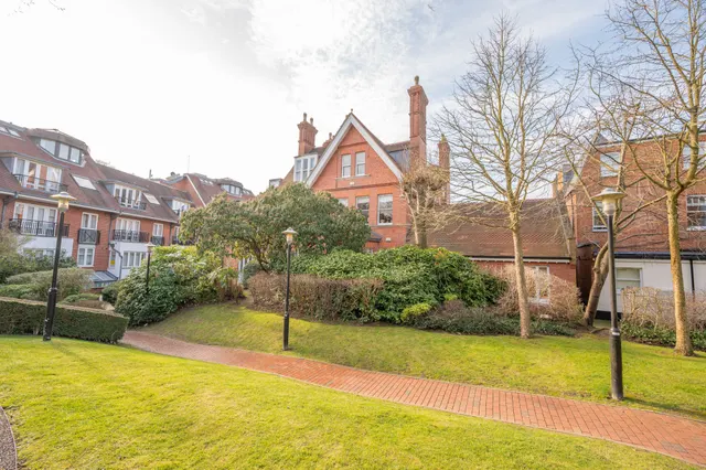 Photo 2 — 7 Westfield Lodge, 302 Finchley Road, London