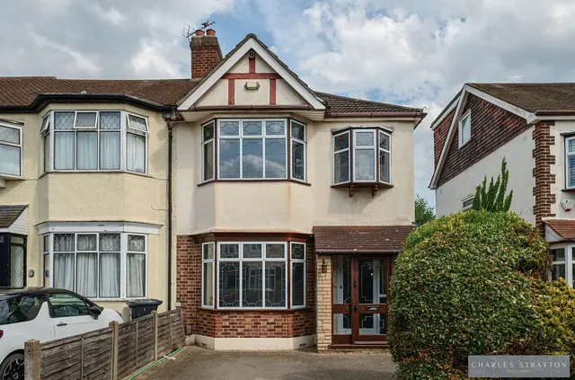 Glenwood Drive, Romford, Essex, RM2 5AS, photo 1