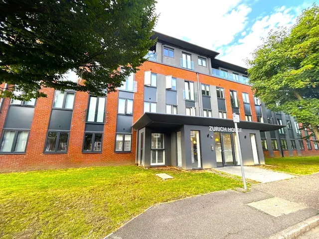 East Park, Crawley, RH10, photo 1