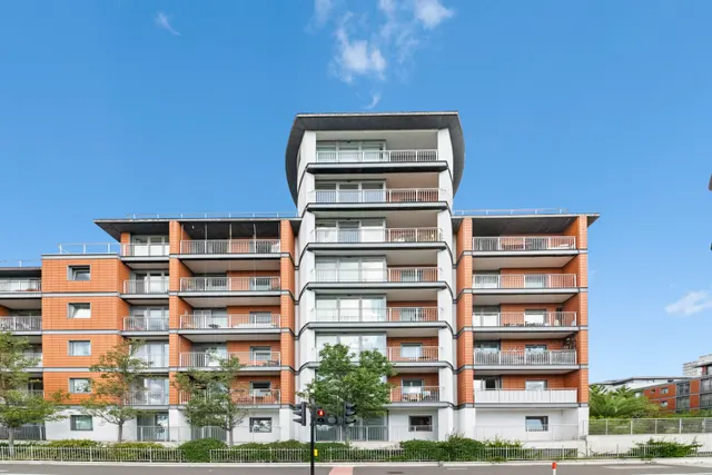 Holland Gardens, Brentford, TW8 0BE, photo 1
