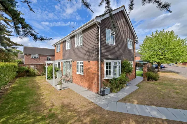 Hearne Drive, Holyport, Maidenhead, Windsor And, SL6 2HZ, photo 1