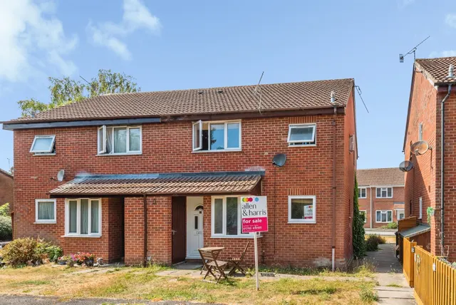 Burnet Close, Swindon, photo 1