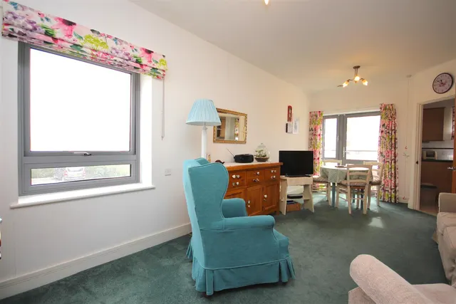 Eversley Court, Seaford, photo 2