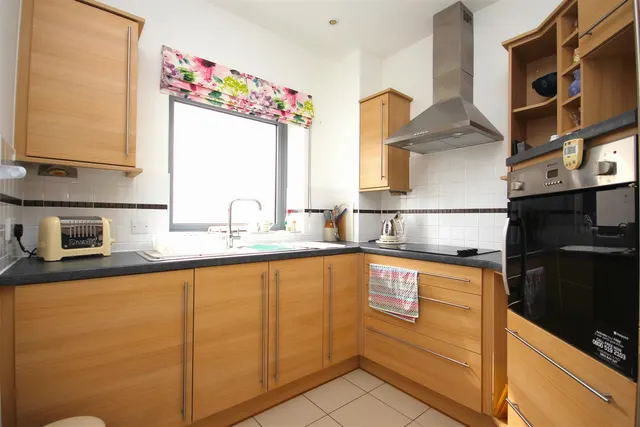 Eversley Court, Seaford, photo 3