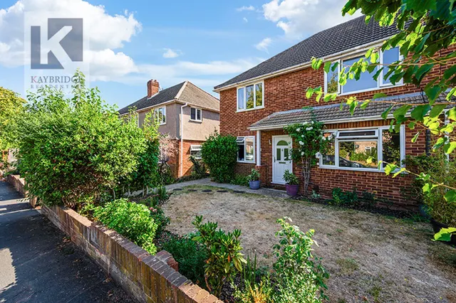 Ardrossan Gardens, Worcester Park, KT4, photo 1