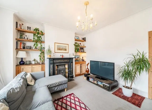 Photo 3 — Eastwood Street, Streatham, SW16