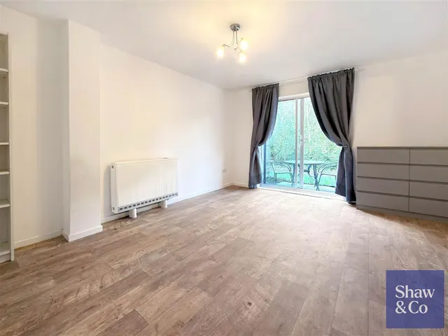 Tanglewood Way, Feltham, photo 2