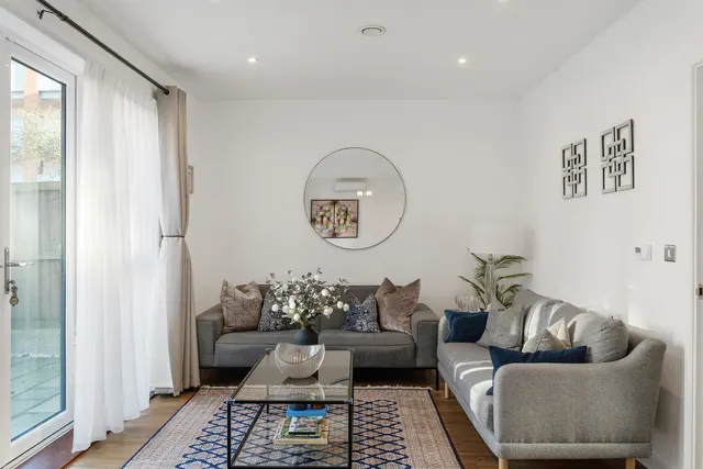Reynard Way, Brentford, TW8, photo 3