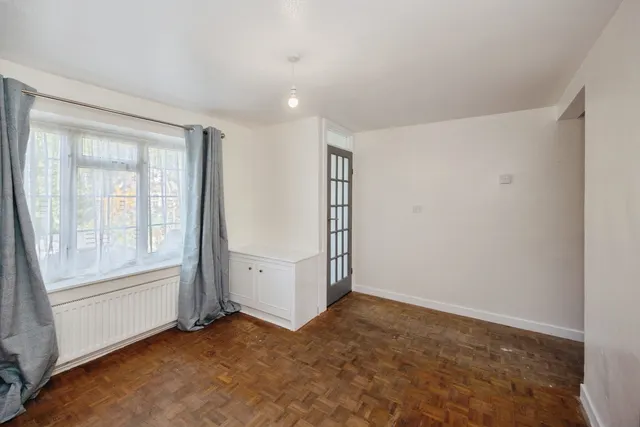 London Road, Horndean, PO8, photo 3