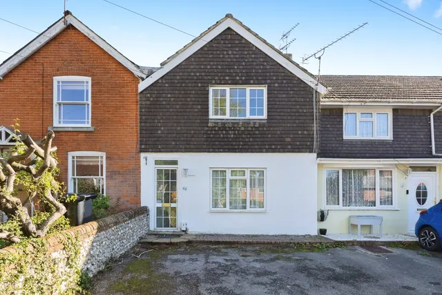 London Road, Horndean, PO8, photo 1